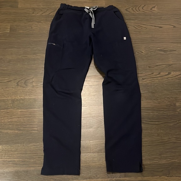 FIGS Technical Collection Scrubs - Picture 6 of 6